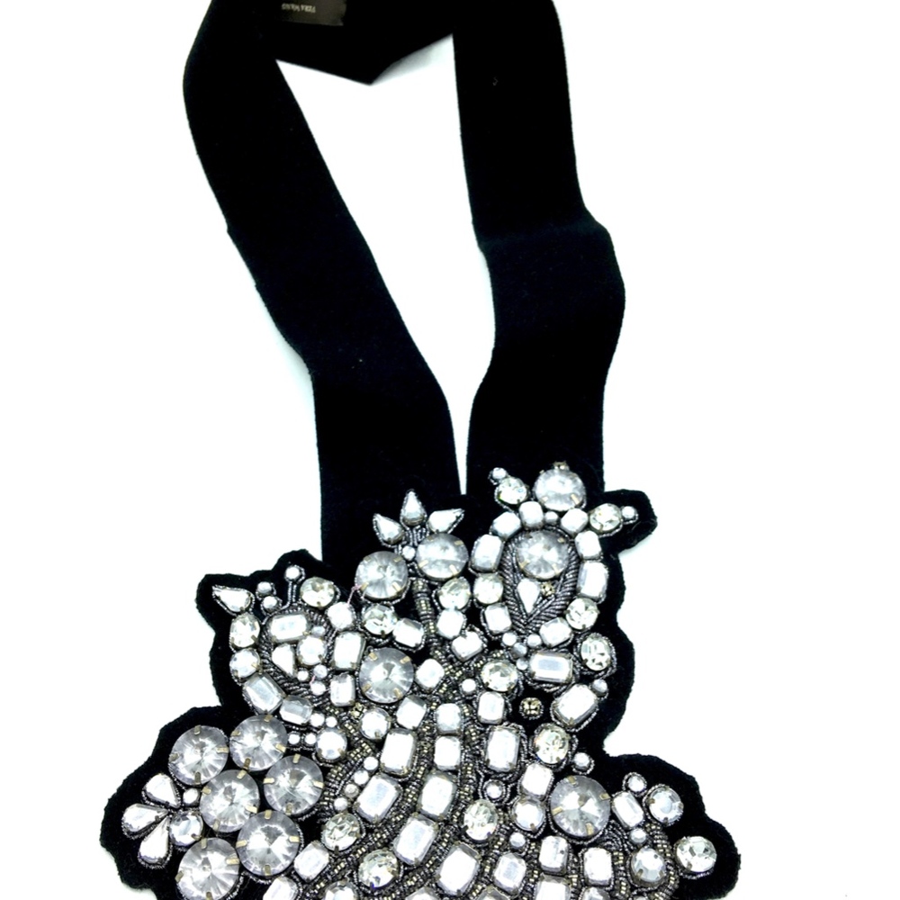 Vera Wang bib necklace